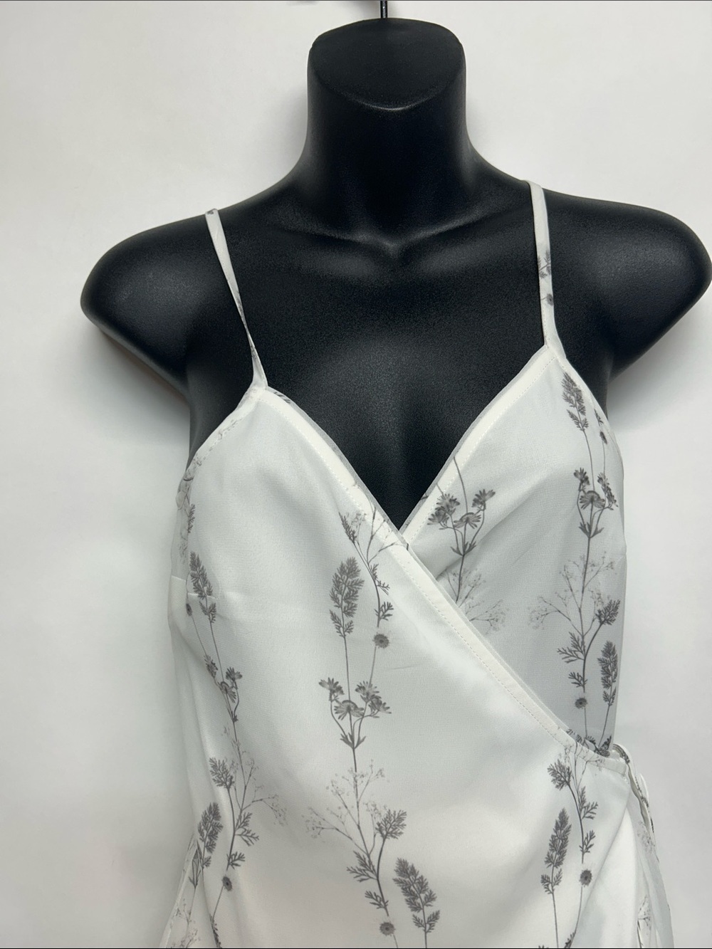 All Saints Zia Varanasi in chalk White Floral Wrap Mini Dress 6 - Picture 3 of 7